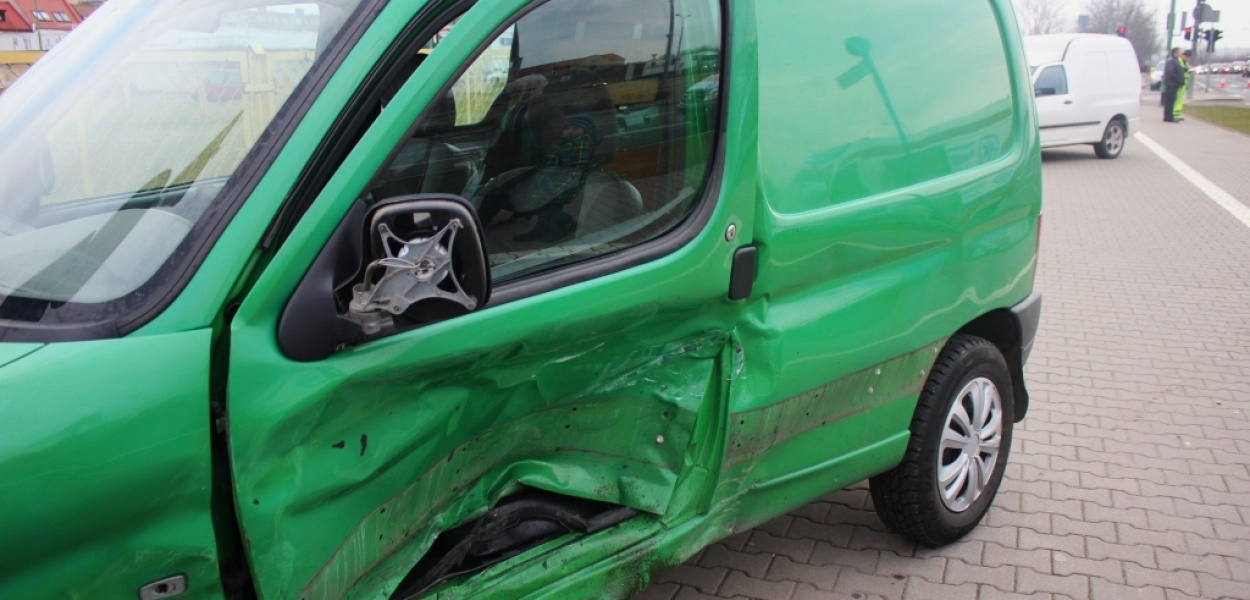 Wypadek na rondzie na Piekarach