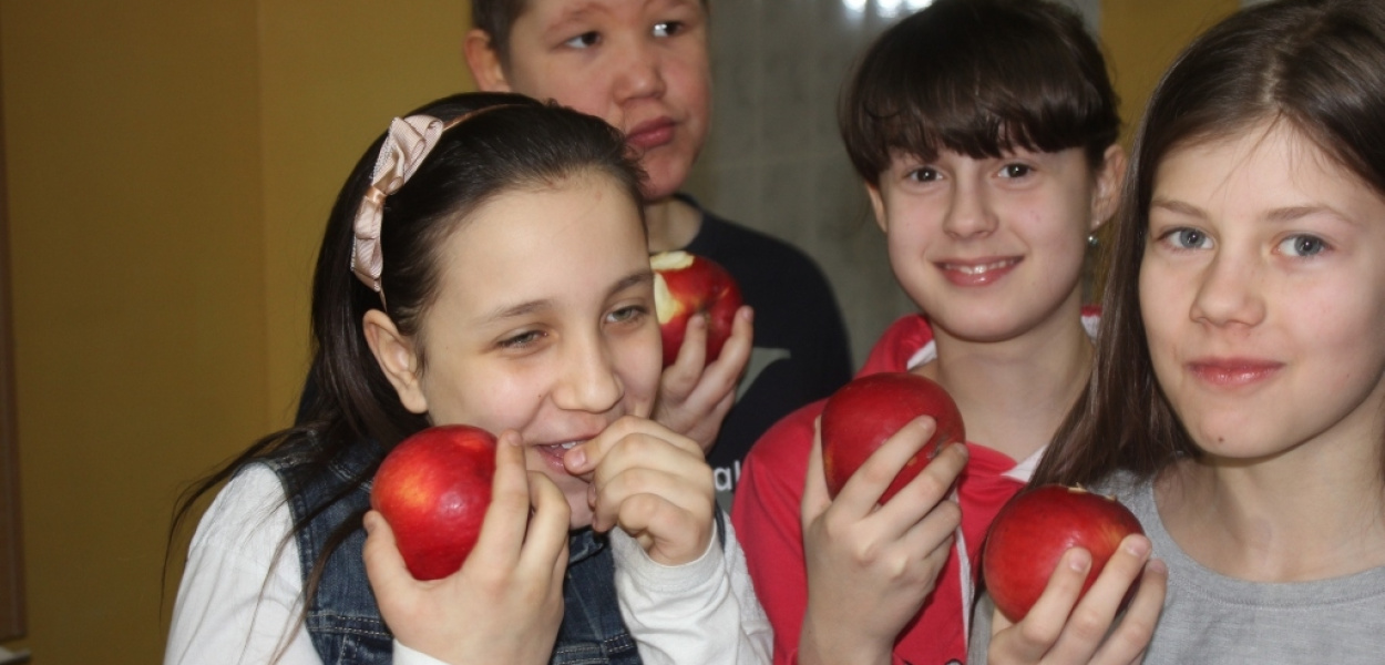 „Dziesiątka” zasypana jabłkami