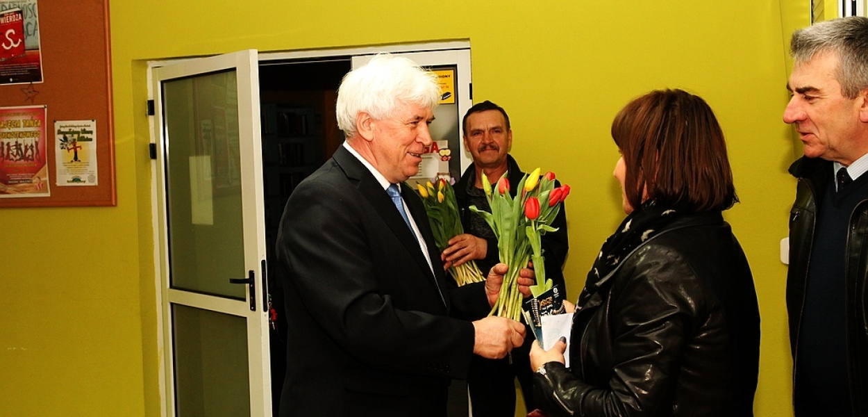 Wójt Kunic rozpieszcza swoje mieszkanki