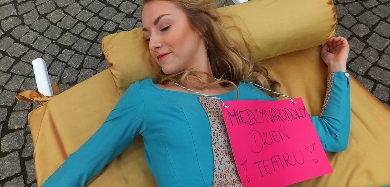 Kolorowe i baśniowe świętowanie dnia teatru