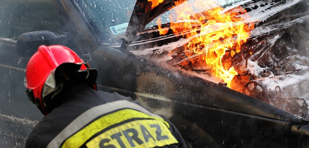 Samochód w ogniu na ulicy Kościuszki