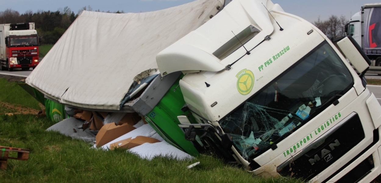 Zawał za kółkiem. Kierowca tira nie żyje