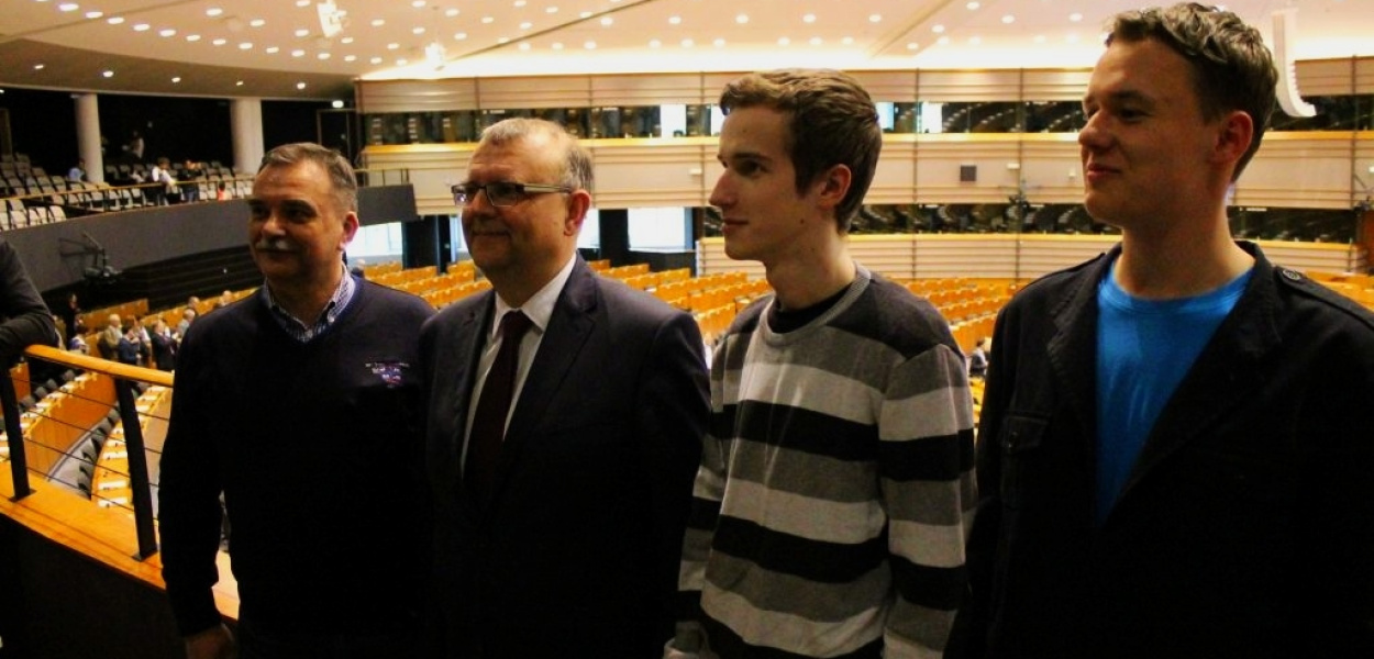 Zwiedzają Brukselę z posłem Ujazdowskim