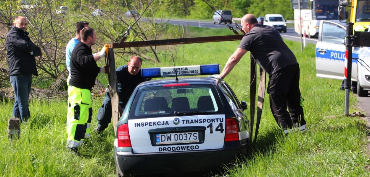 Radiowóz ITD wylądował w rowie!