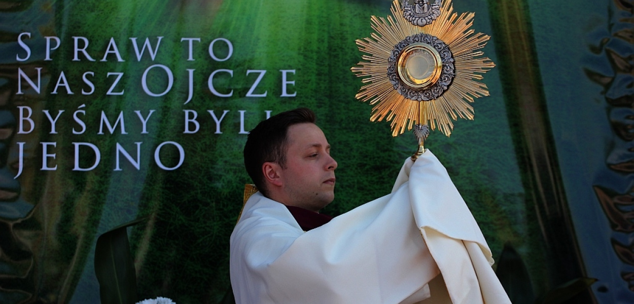 Tysiące legniczan przeszło w procesjach