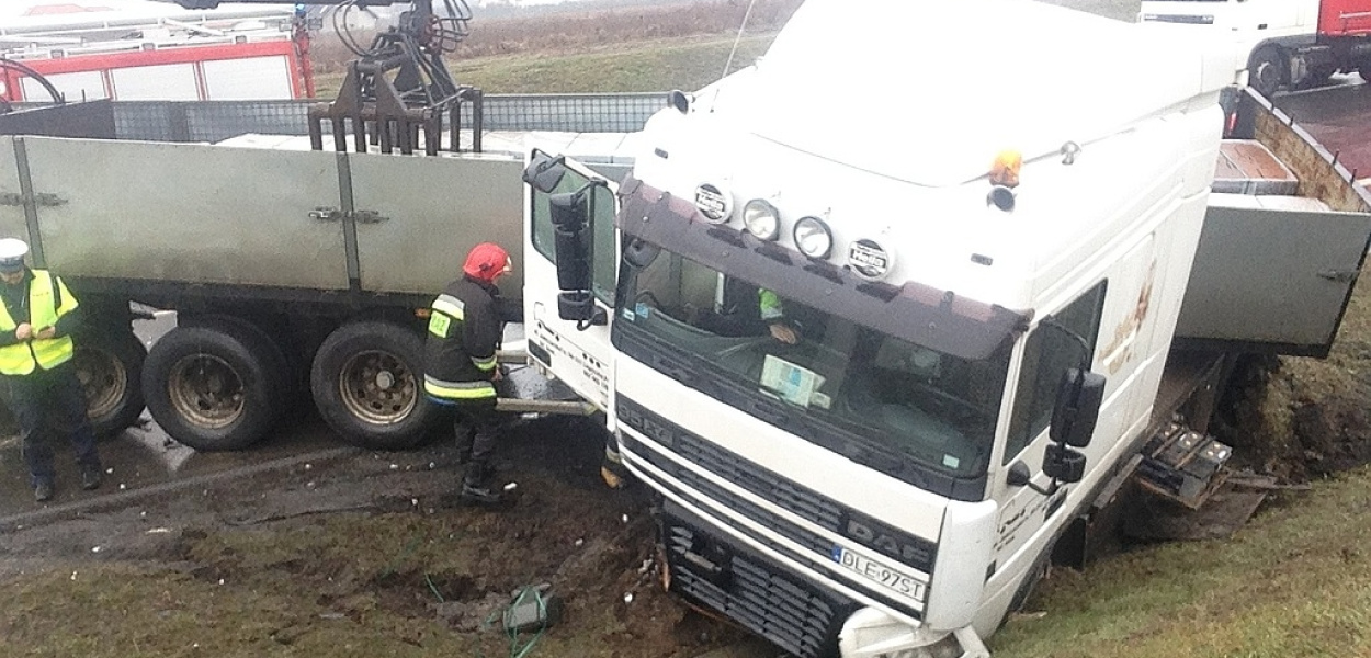 Czołówka na obwodnicy. Kierowcy w szpitalu