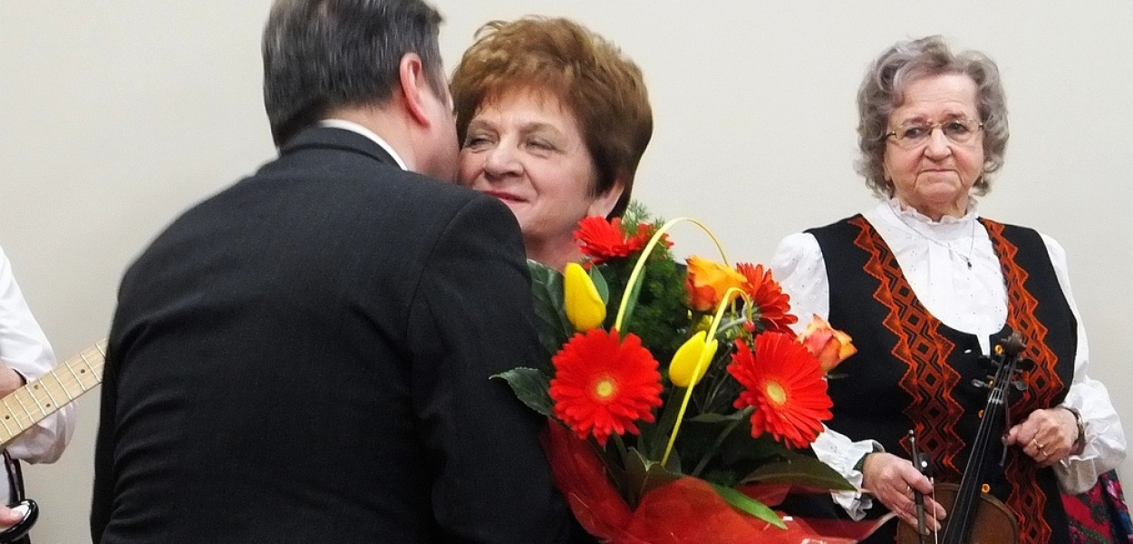 W starostwie zamiast kwiatka czekoladka
