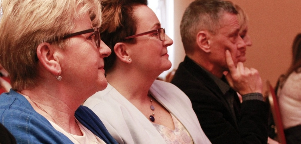 Żółte tulipany i muzyczna niespodzianka dla pań