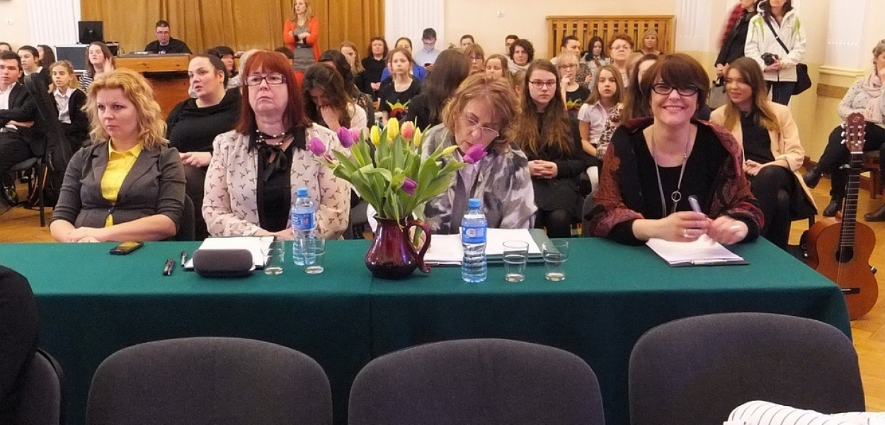 Śpiewali pieśni patriotyczne w MCK