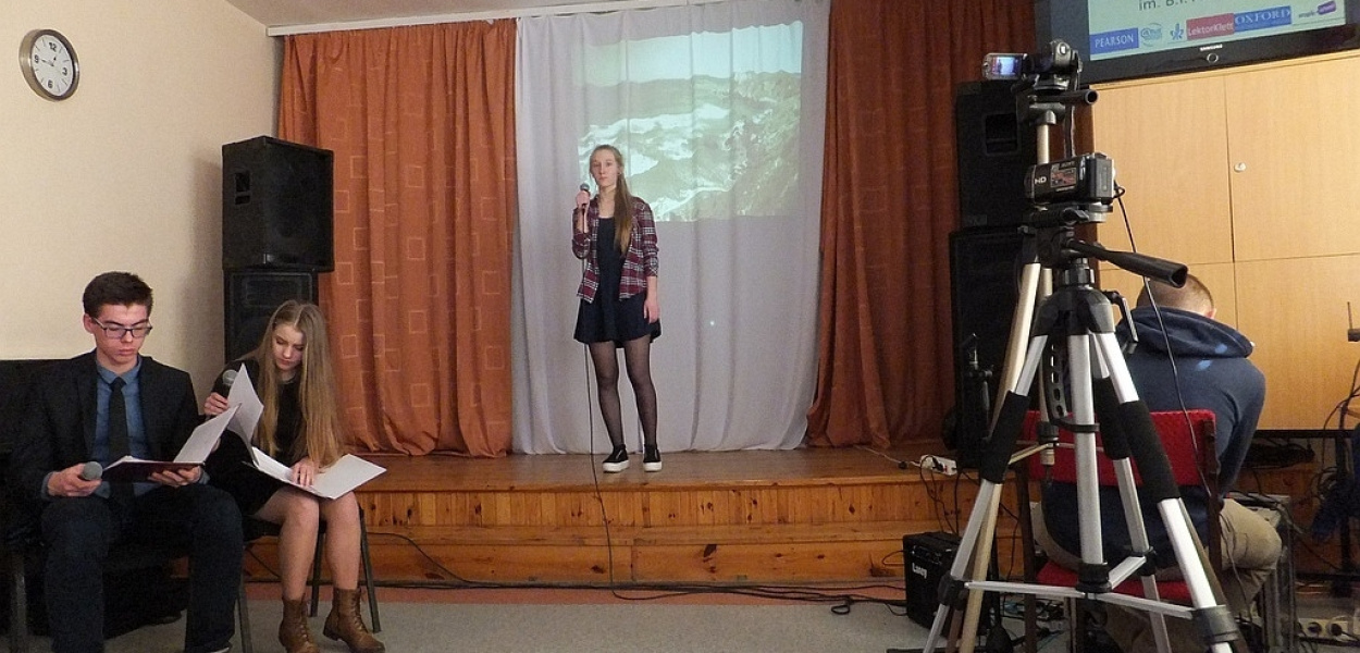 Po angielsku, hiszpańsku, ukraińsku. II KOP 