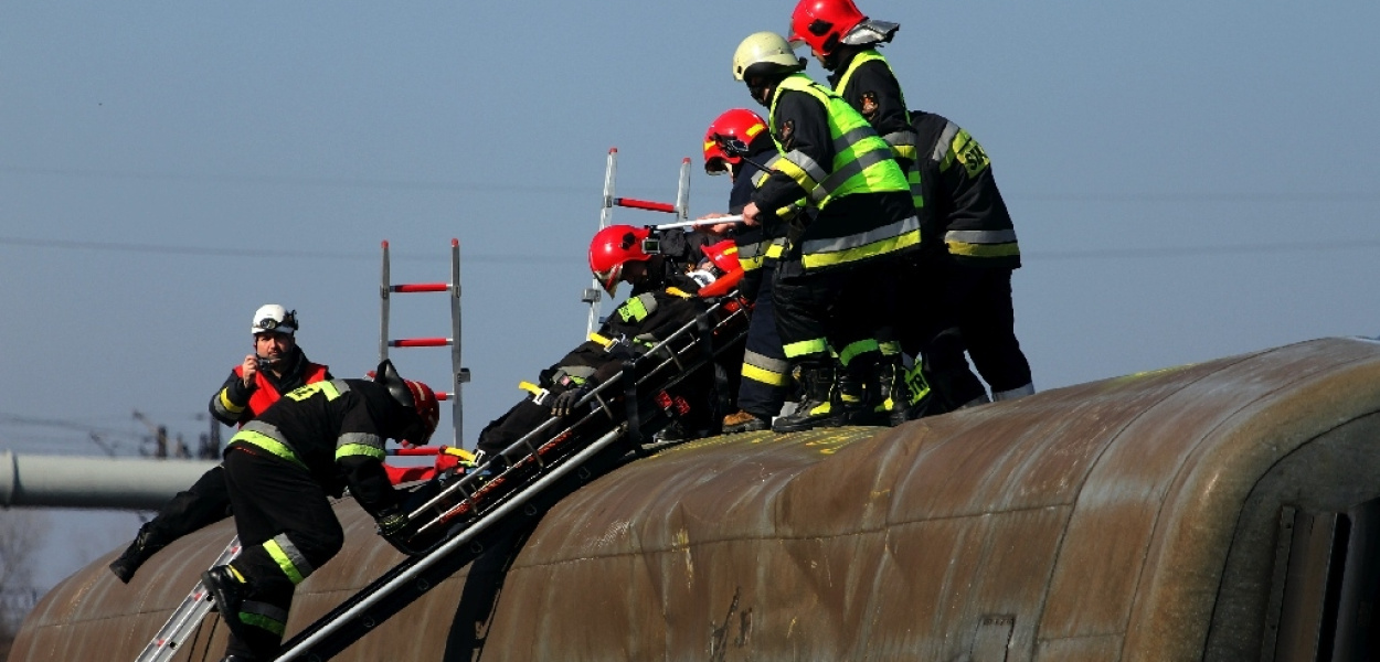 Kolejowa katastrofa w Legnicy. Służby w akcji