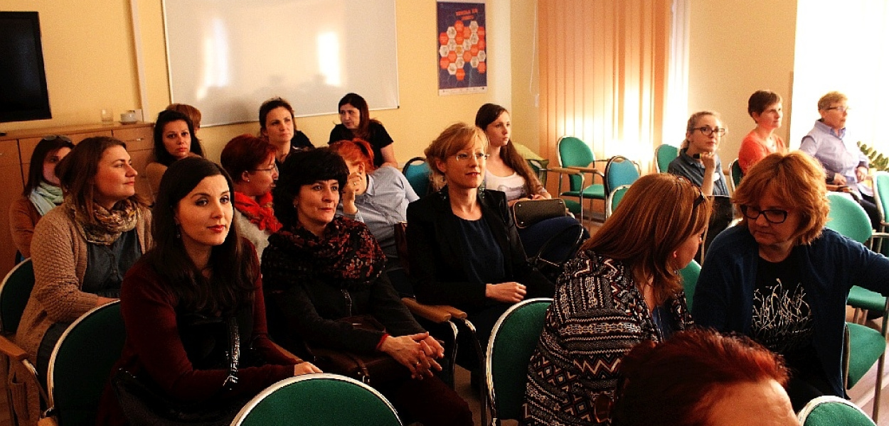 Niebieskie światło dla wiedzy o autyzmie w Legnicy