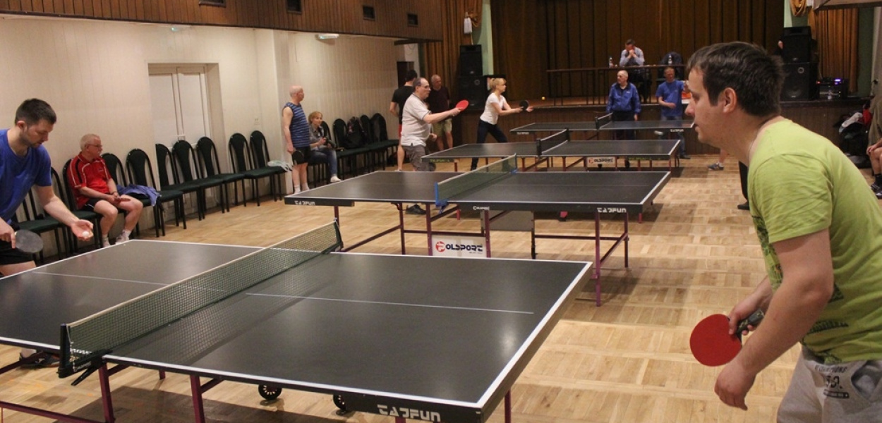 Pingpongowe emocje na Piekarach. Kto wygrał?