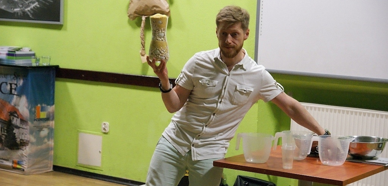 Empirycznie poznawały świat z Michałem Zawadką