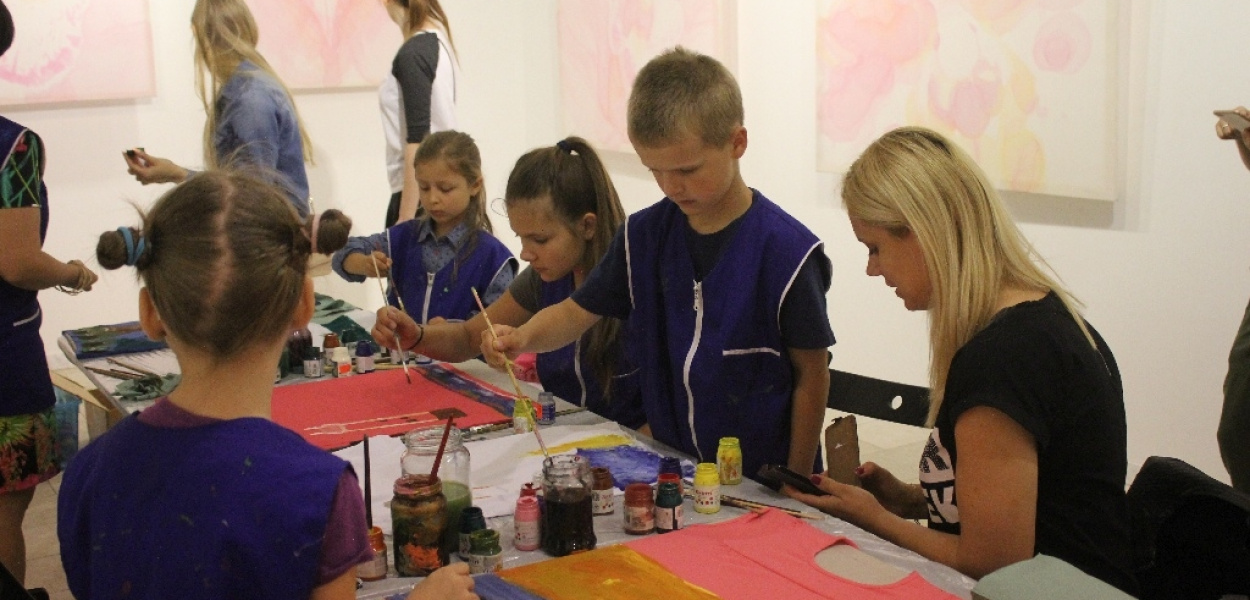 Malowali swoje wakacje na koszulkach