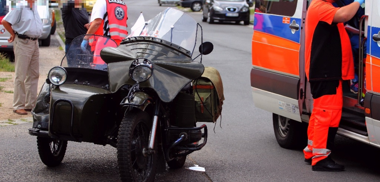 Zderzenie motocykla z fiatem. Ranni w szpitalu
