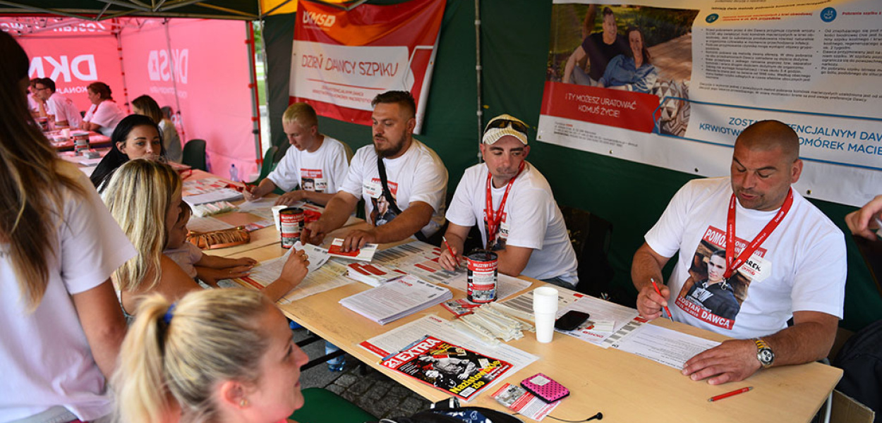 Prawie trzysta osób chce oddać szpik dla Konrada