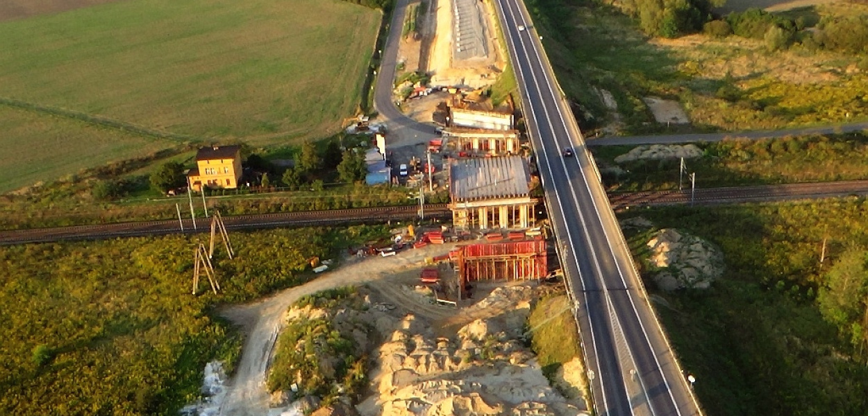 Prace budowlane na drodze S3 nie zwalniają
