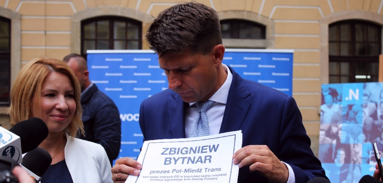 Petru przywiózł do Legnicy 23 „Misiewiczów”