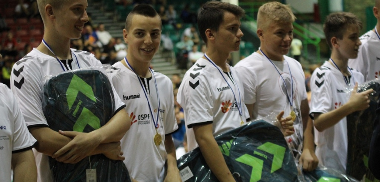 Dwa triumfy szczypiornistów Dziewiątki w Lion Cup