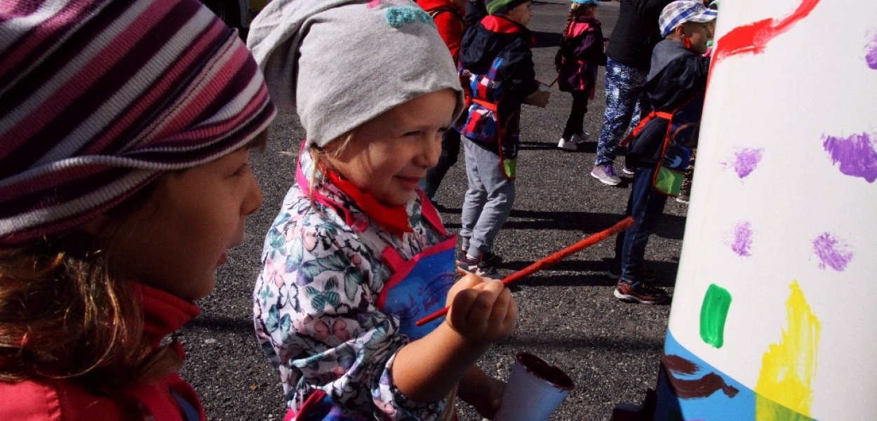 Przedszkolaki pomalowały autobus MPK
