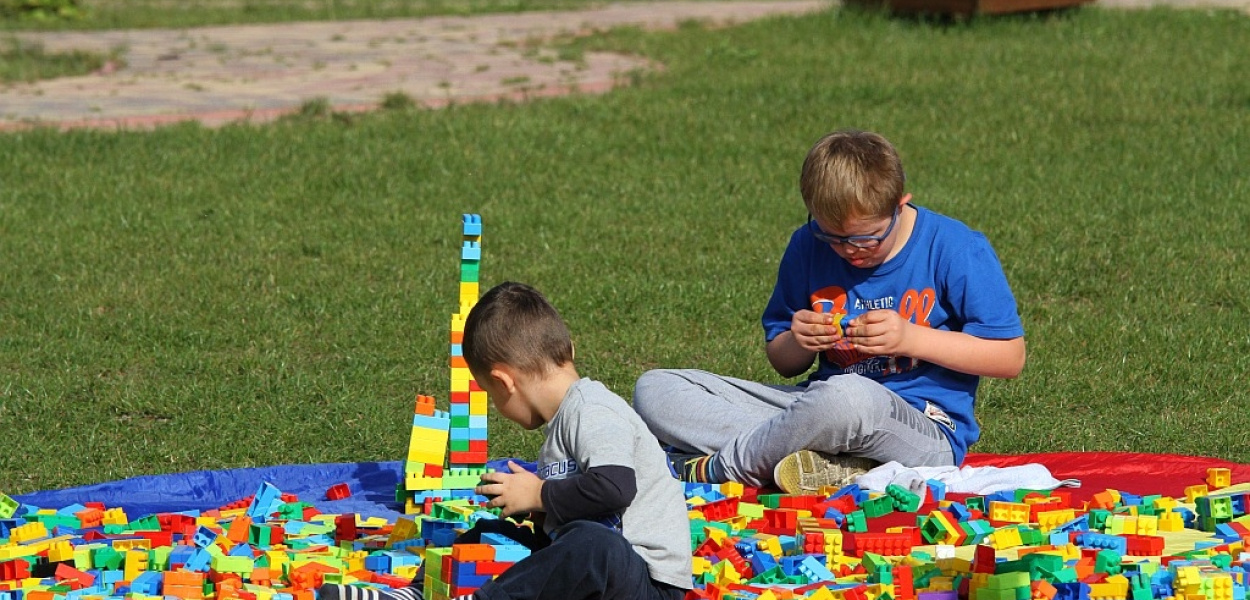 Radosna zabawa ze Stowarzyszeniem „Otwórz Serce”