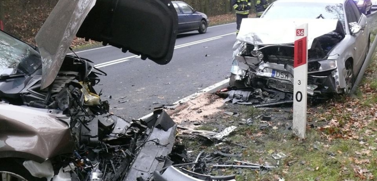 Dachowanie i czołowe zderzenie pod Prochowicami