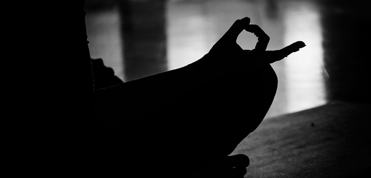 Odzyskaj równowagę dzięki jodze poprzez medytację