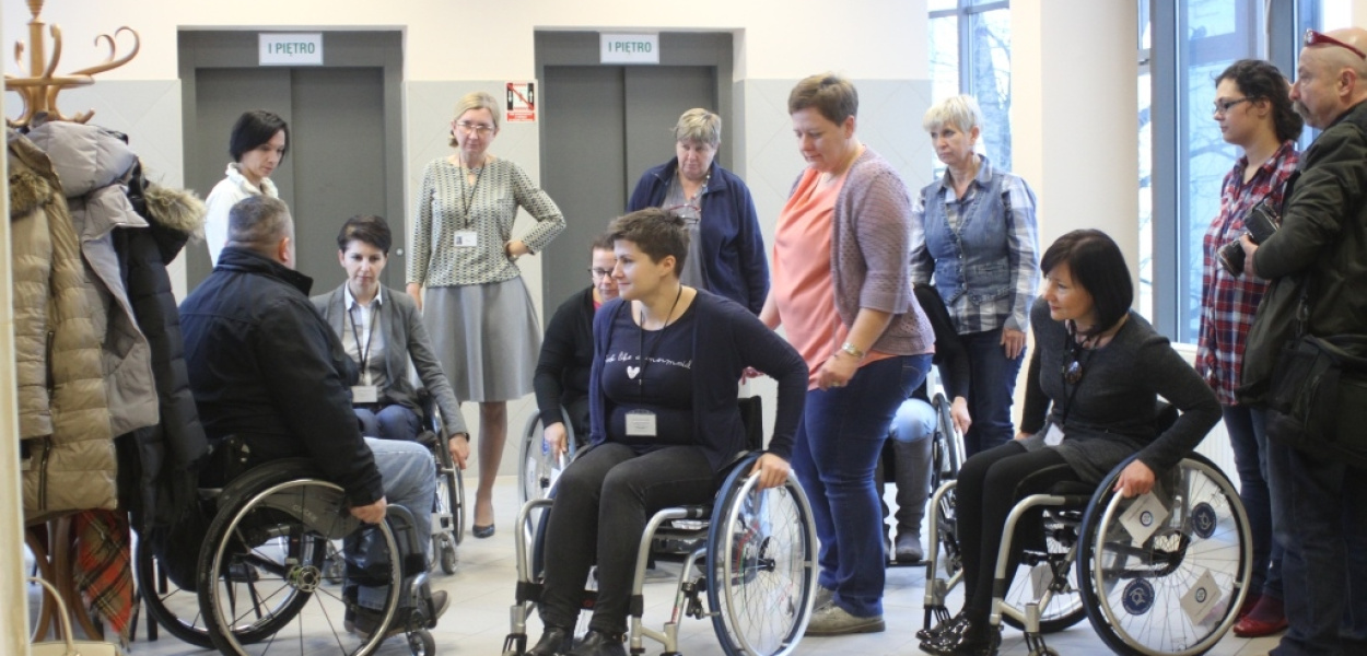 Sprawni i niepełnosprawni w legnickim ZUS-ie. Tacy sami