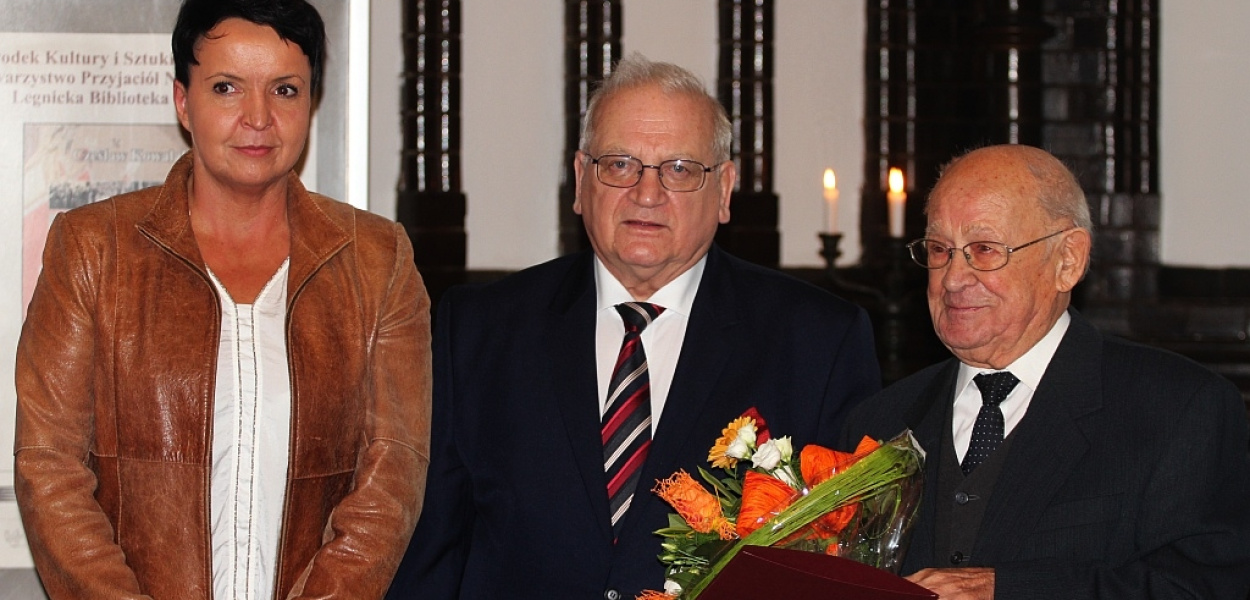 Gdy gaśnie pamięć ludzka, dalej mówią sztandary