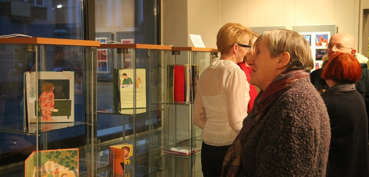 Malowany świat Marianny Oklejak w Galerii Satyrykon