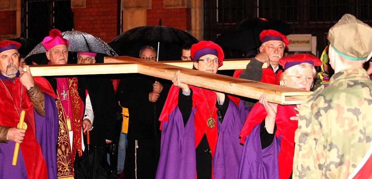 Droga krzyżowa przeszła w piątek przez Legnicę
