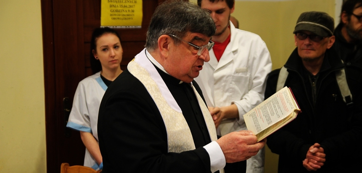 Ksiądz Gacek: pomaganie jest obowiązkiem Kościoła