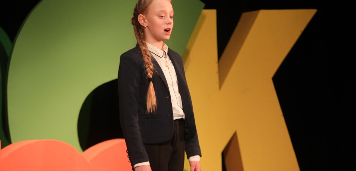 Trzecioklasiści lubią wiersze i je recytują