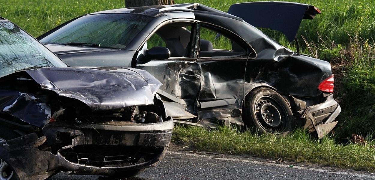 Cztery rozbite auta, pięcioro rannych w szpitalu