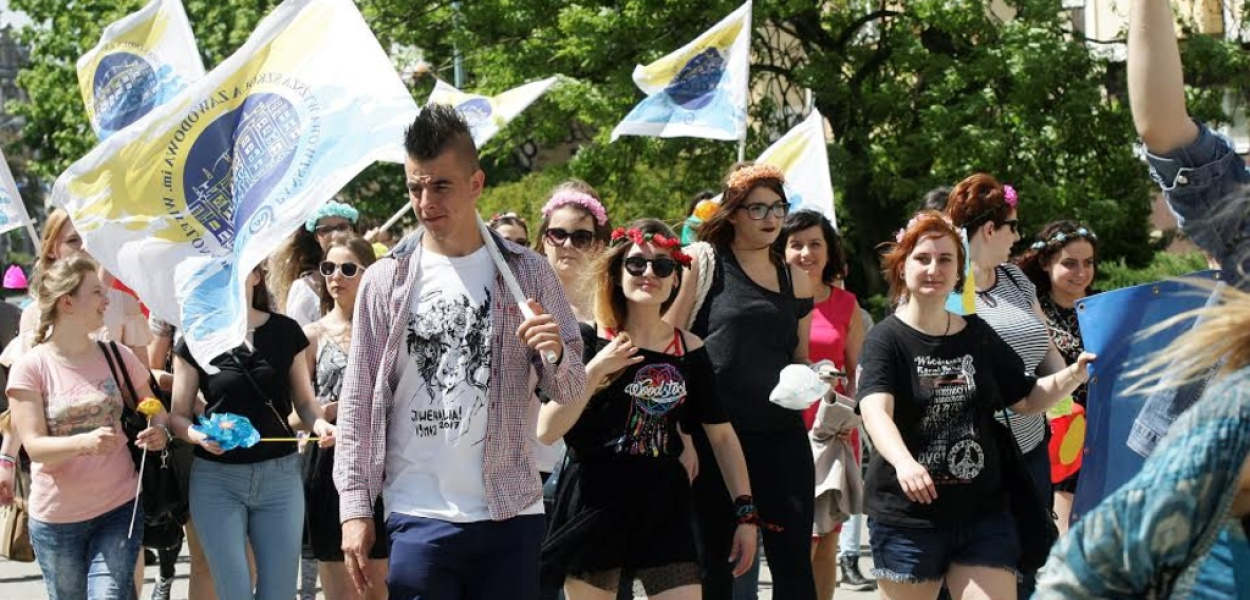 „Dzieci Kwiaty” przejęły władzę mieście