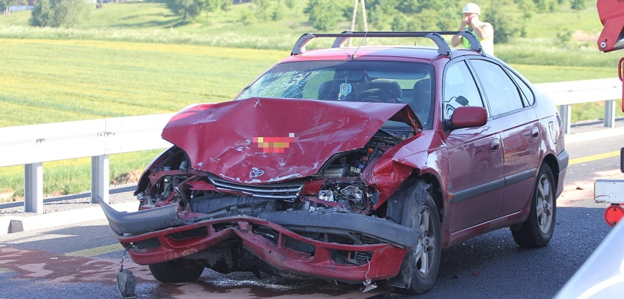 Wypadek na S3: trzy osoby w szpitalu