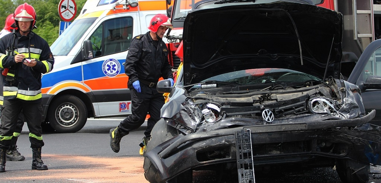 Wypadek przy zjeździe z autostrady. Objazdy!