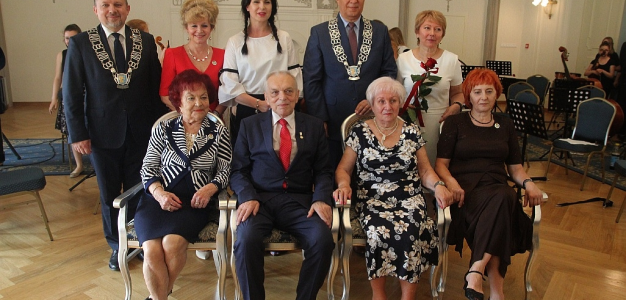 Rada miejska wręczyła nagrodę i odznaczenia