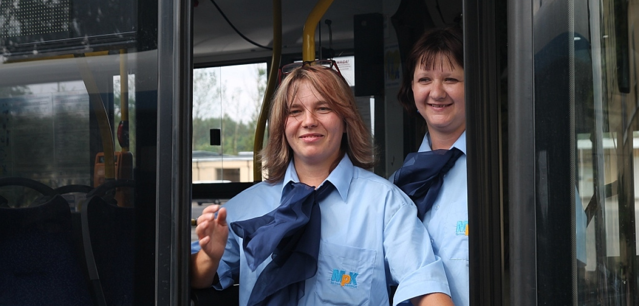 Dwie kobiety za kółkiem miejskich autobusów!