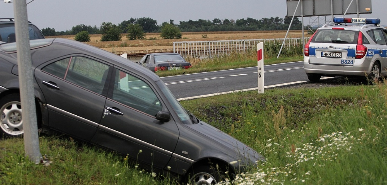 Kolizja przy zjeździe na A4. Mandat i punkty karne