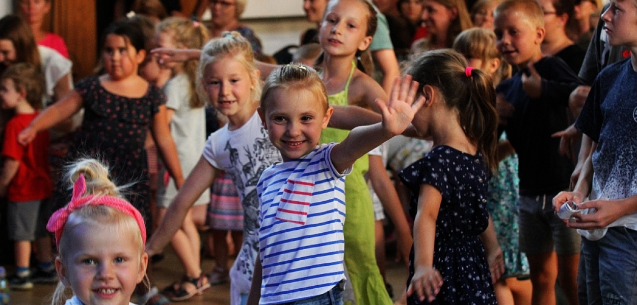 Pan Tenorek i niesamowita podróż do krainy bajek 
