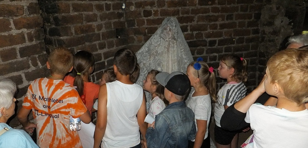 Grali w chowanego z historią Zamku Piastowskiego