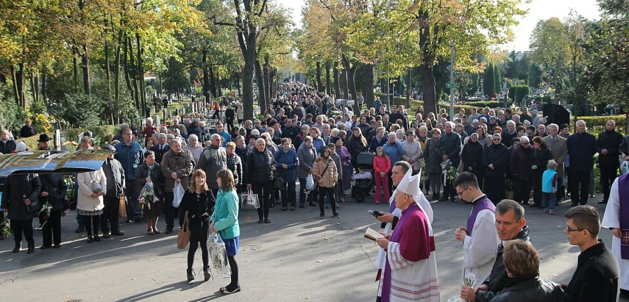 Tłumy pożegnały księdza Tadeusza Kisińskiego