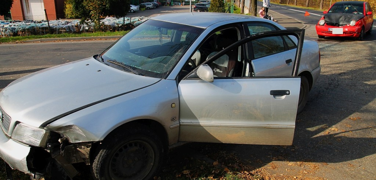 Kolizja dwóch samochodów na os. Piekary