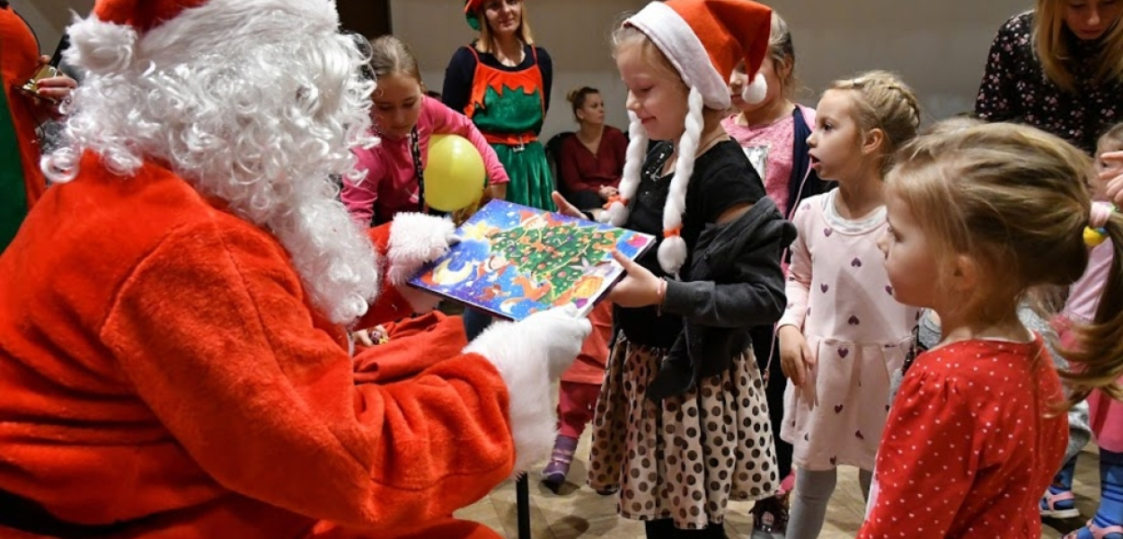 Dzieci na Piekarach doczekały się Mikołaja