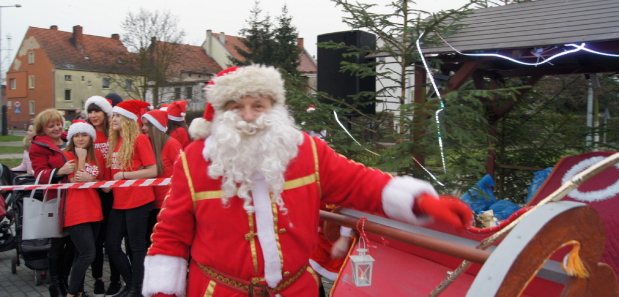 Tańce, jabłka i prezenty od Mikołaja