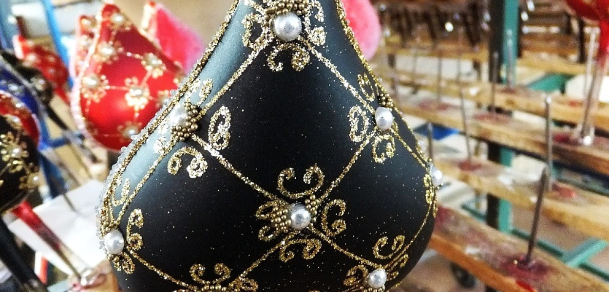 Bez nich nie ma choinki. Jak powstają bombki w Vitbisie