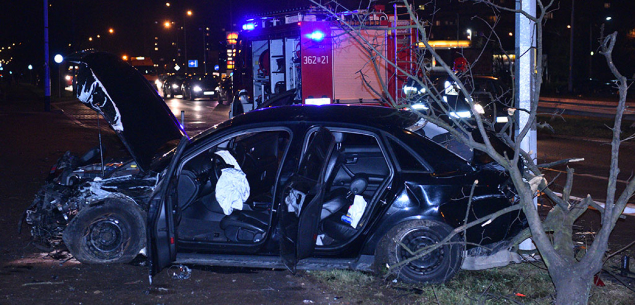 Wypadek na os. Kopernika. Kierowca w szpitalu