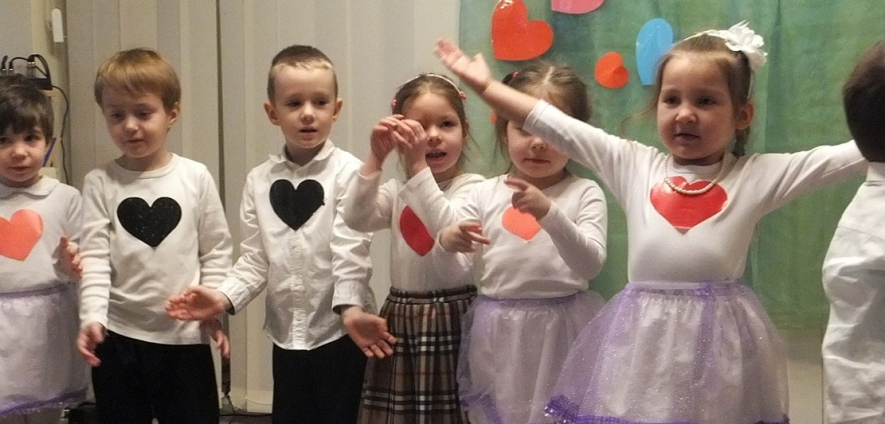 Montessorki babciom i dziadkom miłość wyśpiewały